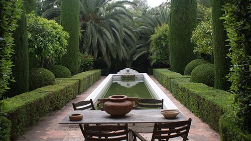 Beautiful townhouse, comfortable and exterior, overlooking the garden.