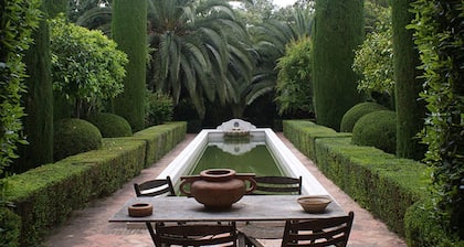 Beautiful townhouse, comfortable and exterior, overlooking the garden.