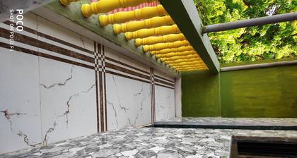 Swapnapurti-loma galleriassa