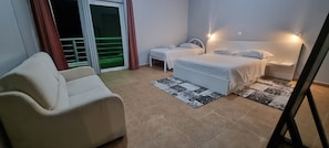 4 bedrooms, travel cot, WiFi