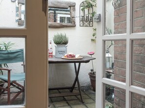 Outdoor dining - 3 bedroom accommodation in Cromer (Cromer)
