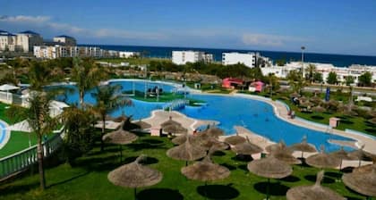 Appartement à Jawhara2 Marina Smir à cÎté de la plage avec piscine.