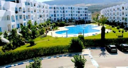Appartement à Jawhara2 Marina Smir à cÎté de la plage avec piscine.
