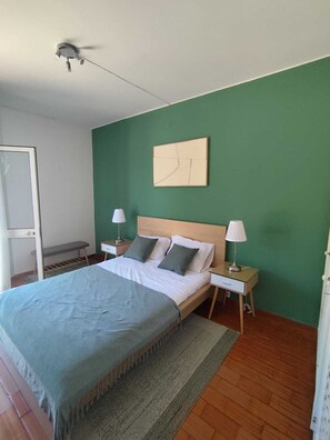 2 chambres, fer et planche à repasser, draps fournis