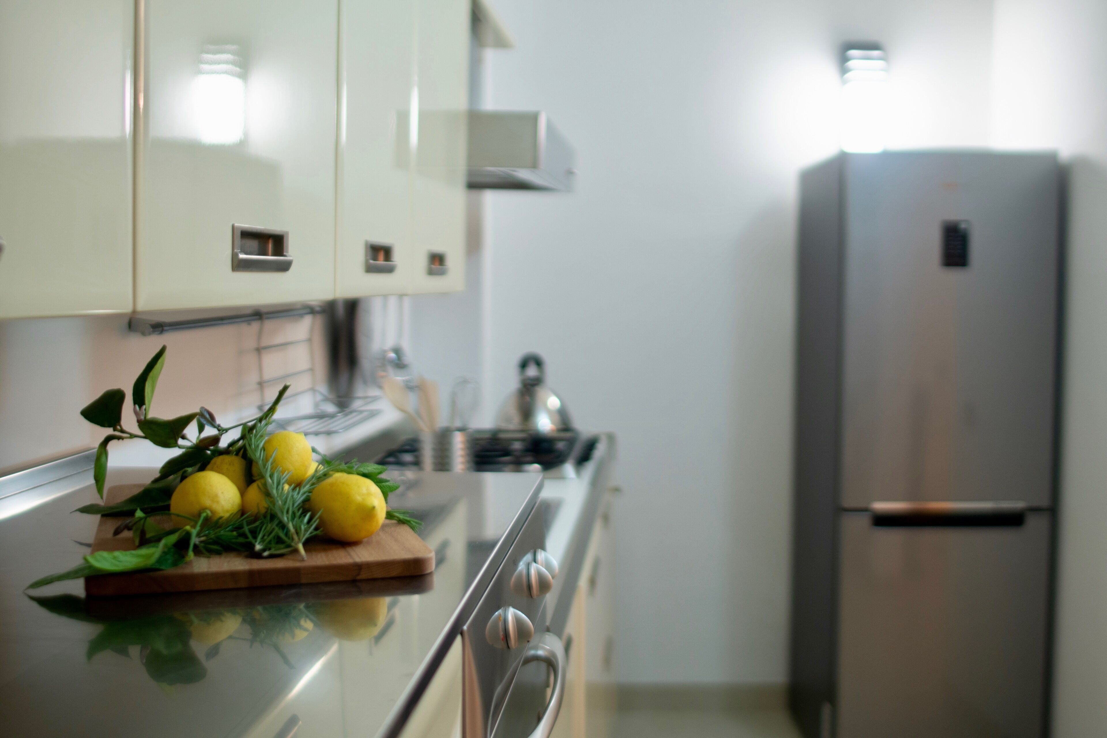 Kühlschrank, Mikrowelle, Ofen, Herdplatte