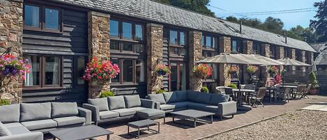 屋外ダイニングエリア