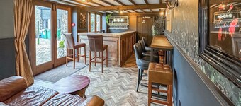 16 bedroom accommodation in Bampton, near Tiverton