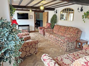 Living room | Duvale Barn - Duvale Cottages, Bampton, near Tiverton - 16 bedroom accommodation in Bampton, near Tiverton (Bampton, near Tiverton)