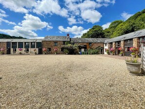 Exterior - 16 bedroom accommodation in Bampton, near Tiverton (Bampton, near Tiverton)