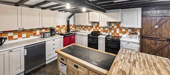 16 bedroom accommodation in Bampton, near Tiverton