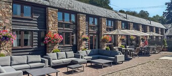 16 bedroom accommodation in Bampton, near Tiverton