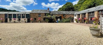 16 bedroom accommodation in Bampton, near Tiverton