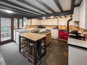 Dishwasher, high chair - 16 bedroom accommodation in Bampton, near Tiverton (Bampton, near Tiverton)