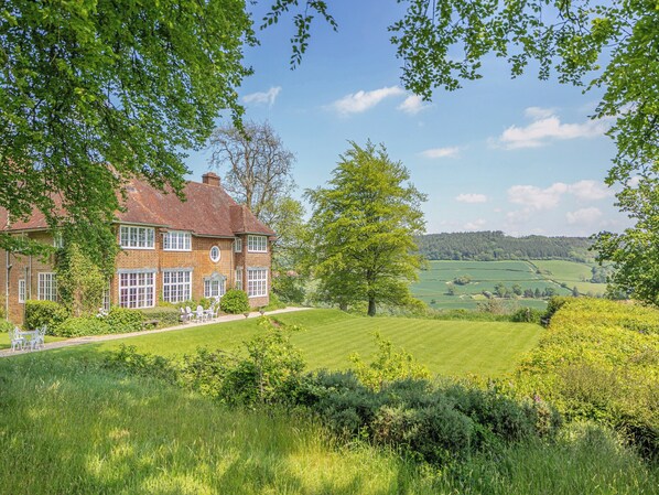 Exterior - 6 bedroom accommodation in Sidbury, near Sidmouth (Sidbury, near Sidmouth)