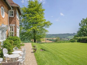 Outdoor dining - 6 bedroom accommodation in Sidbury, near Sidmouth (Sidbury, near Sidmouth)