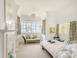 6 bedrooms, free WiFi, bed sheets - 6 bedroom accommodation in Sidbury, near Sidmouth (Sidbury, near Sidmouth)