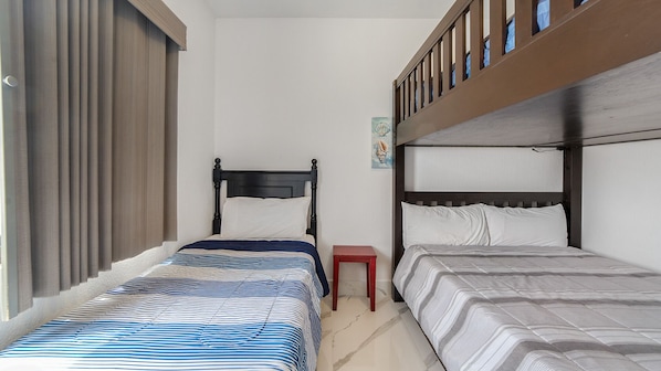 3 chambres, fer et planche à repasser, Wi-Fi gratuit, draps fournis