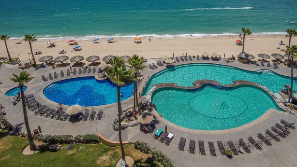A resort with two large swimming pools, a beach, and a view of the ocean. - Sonoran Sea East 711 Beautiful Spacious Ocean View Condo (Puerto Peñasco)