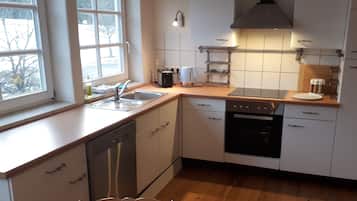 KĂŒhlschrank, Ofen, Herdplatte, GeschirrspĂŒler