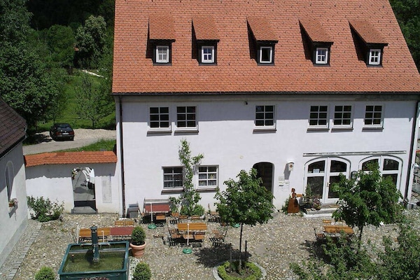 Remise Nr. 12
Cafe und 3 Ferienwohnungen,