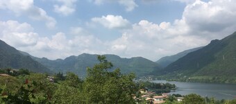 Casa Carla, up to 4 persons, quiet location, garden, balcony with panoramic views