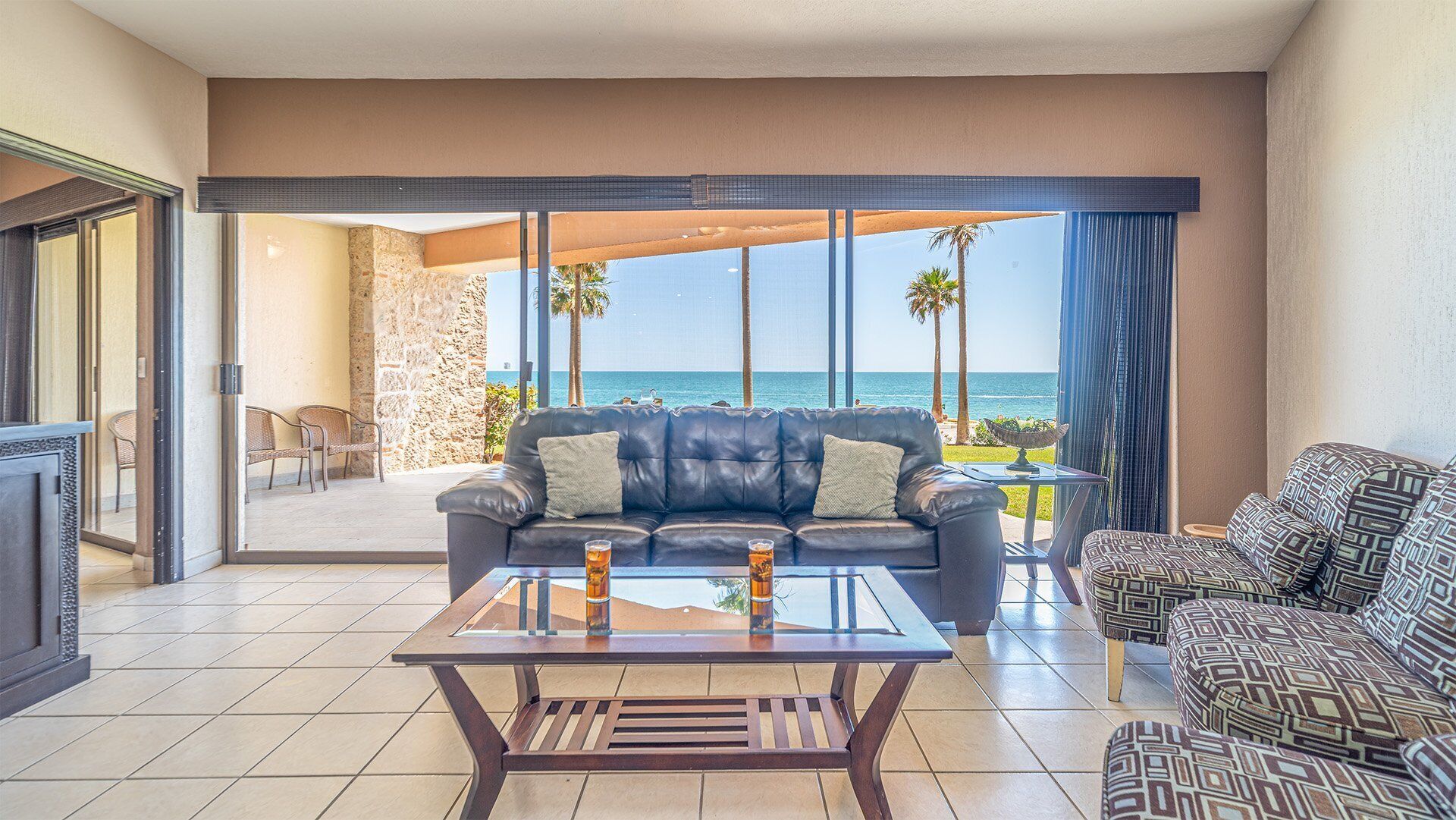 Smart-TV, DVD-Player, Stereoanlage