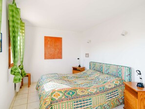 3 bedrooms - Spacious 3BR Villa with Pool, Solarium & Parking - Sleeps 7 (Gruissan)