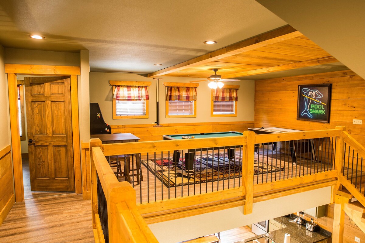 Photo 78 of 4BR, indoor pool, hot tub, game room.