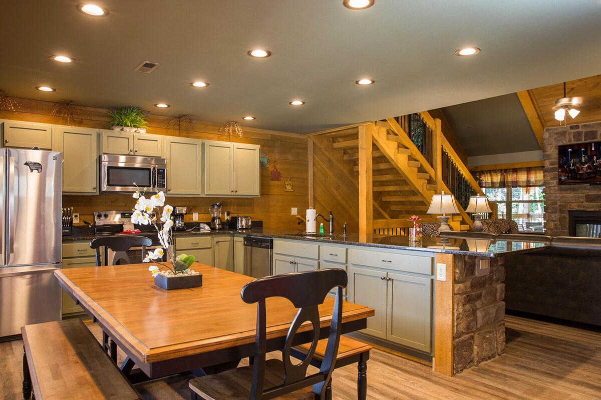 Photo 65 of 4BR, indoor pool, hot tub, game room.
