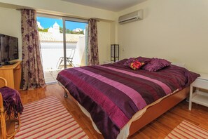 2 chambres, fer et planche à repasser, lit parapluie, Wi-Fi gratuit