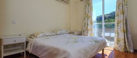 3 bedrooms, iron/ironing board, travel crib, free WiFi