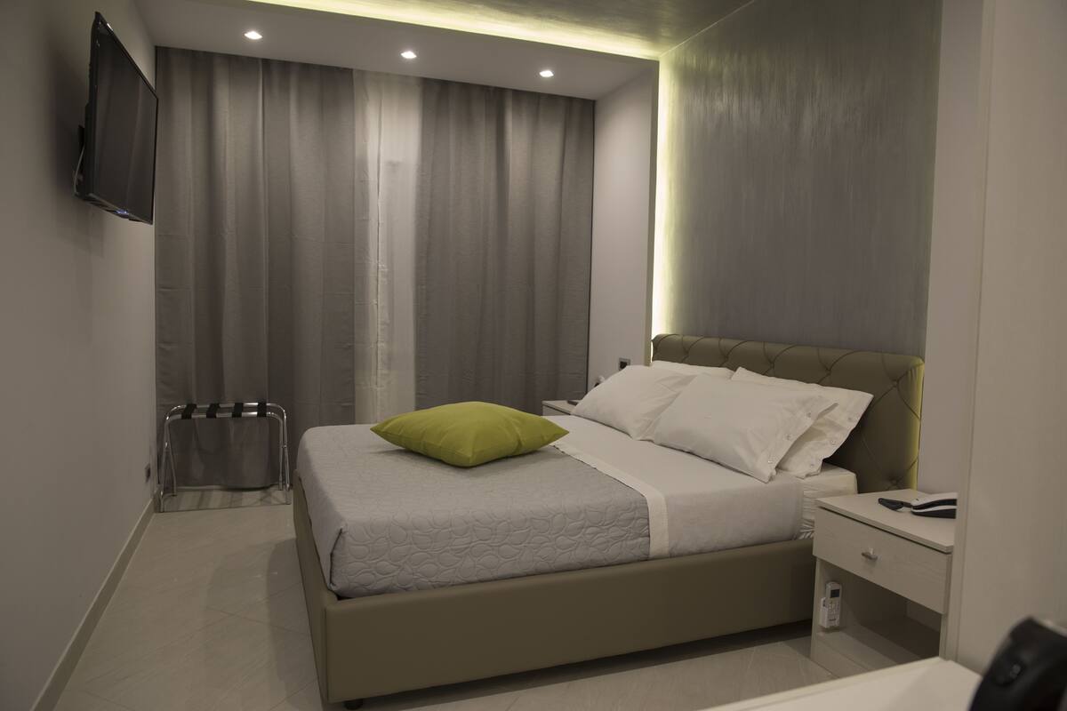 Ropa de cama de alta calidad, cubrecamas y colchones con efecto memoria
