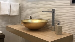 Exclusive Suite, 1 Queen Bed, Non Smoking, Garden View | Bathroom | Shower, rainfall showerhead, hair dryer, slippers - Rossini Luxury (Rende)