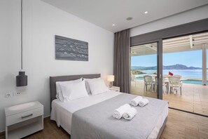 4 bedrooms, iron/ironing board, travel cot, WiFi - Lindia Athena Luxury Villas, Villa Kleovoulini (Egeo)