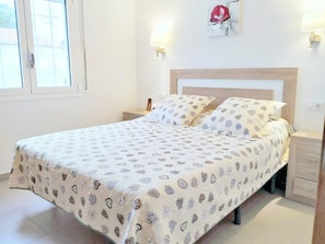 3 bedrooms, iron/ironing board