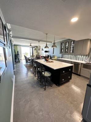 Interior - “The Palms”  Stunning Gulf Front Condo, First floor, Pool, Tennis, Gym (Navarre Beach)