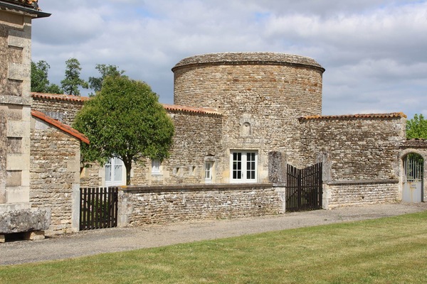 Vue générale depuis la cour du château