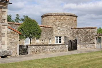 Vue générale depuis la cour du château