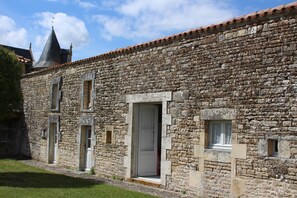 Exterior - Logis in the chateau enclosure (Paizay-Naudouin-Embourie)