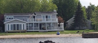 Huge beach front family-friendly dream house