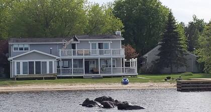 Direkt am Strand (50 Fuß Dock Hinzufügung kommt im April 2020)