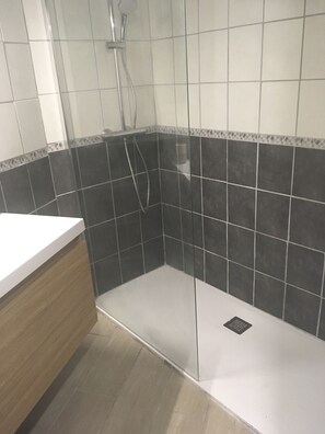 Hårføner og håndklær