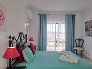 2 室のベッドルーム、アイロン / アイロン台、旅行用ベビーベッド、WiFi (無料)