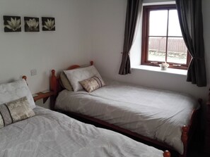 2 bedrooms, free WiFi, bed sheets - 2 bedroom accommodation in Grizebeck, near Kirkby-in-Furness (Grizebeck, near Kirkby-in-Furness)