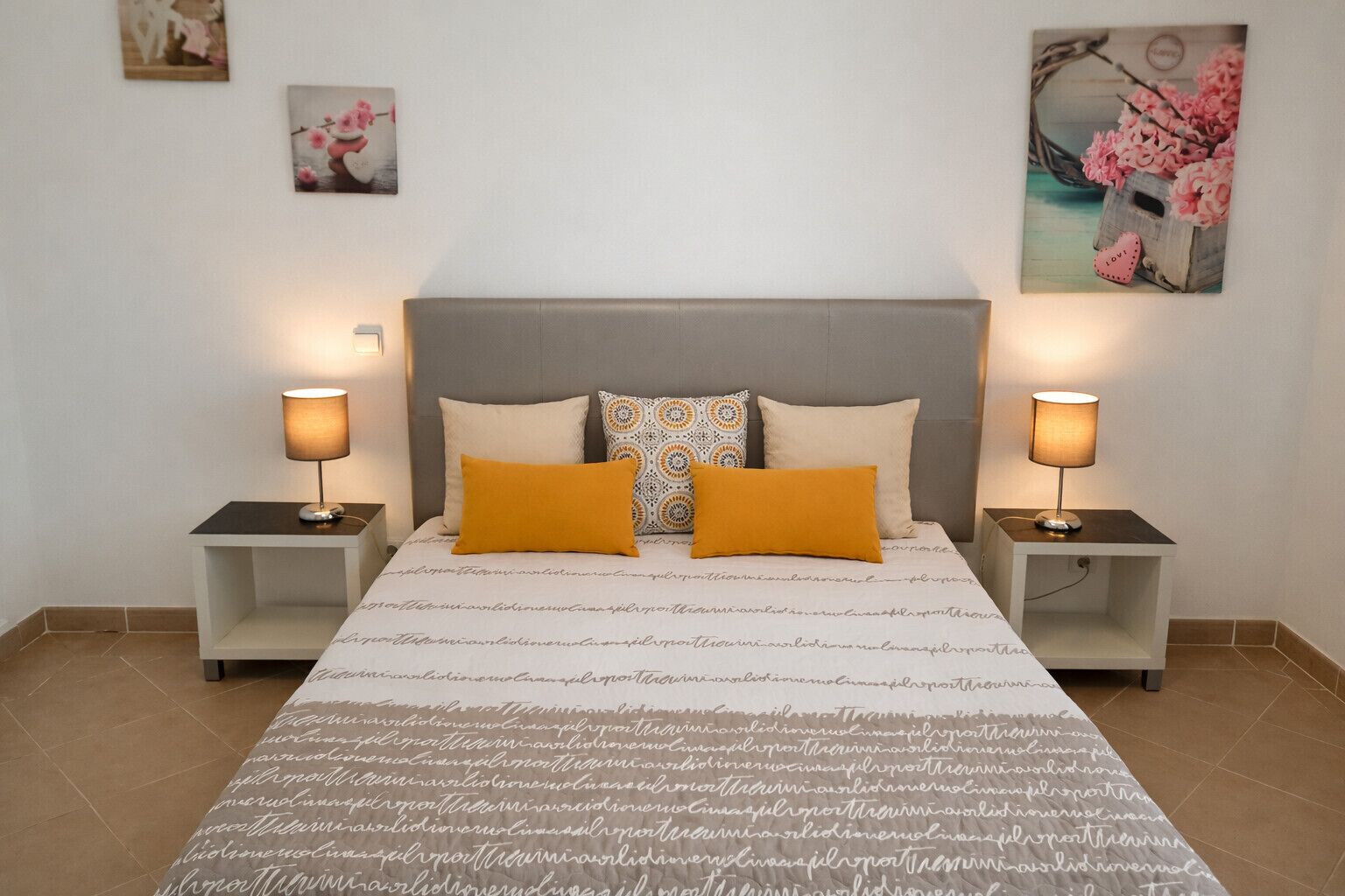2 chambres, fer et planche à repasser, accès au Wi-Fi (inclus)