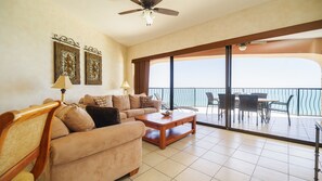 Smart-TV, DVD-Player, Stereoanlage