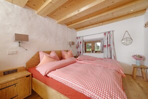 1 chambre, coffres-forts dans les chambres, fer et planche à repasser