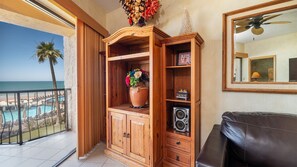 TV, DVD player, books, stereo