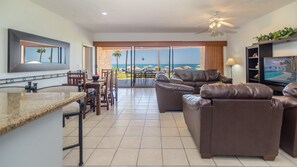 Televisión, reproductor de DVD y estéreo 