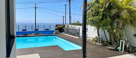 Een verwarmd zwembad